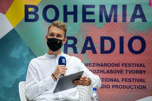 Martin Minha moderated the debate in the News Report category